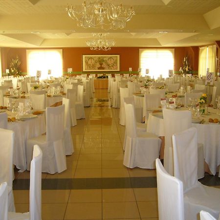 Hotel Restaurante La Alhama Medina de Pomar Exteriör bild