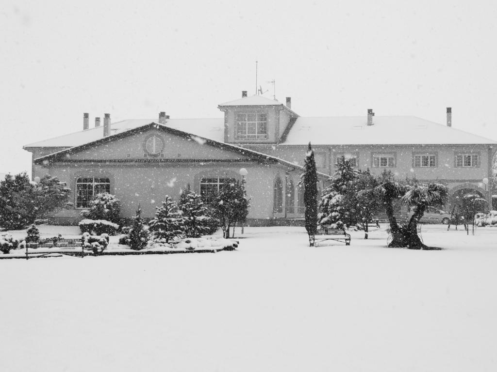 Hotel Restaurante La Alhama Medina de Pomar Exteriör bild