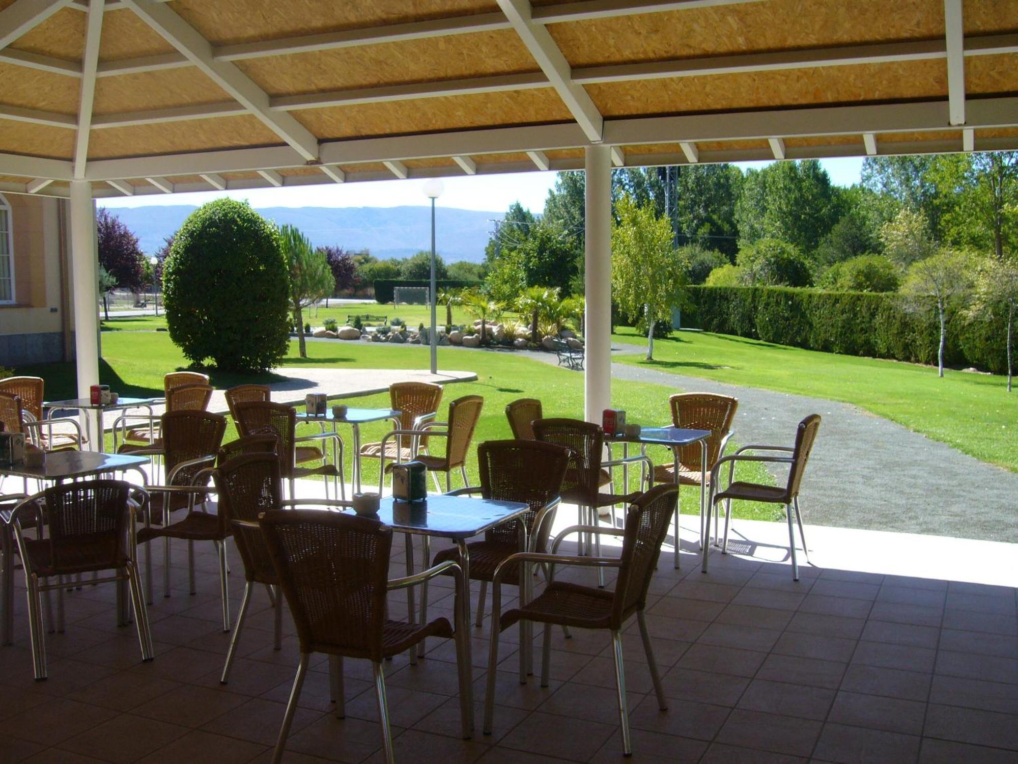 Hotel Restaurante La Alhama Medina de Pomar Exteriör bild