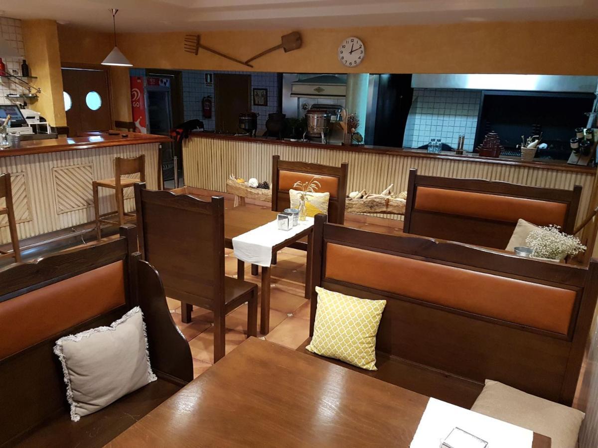 Hotel Restaurante La Alhama Medina de Pomar Exteriör bild
